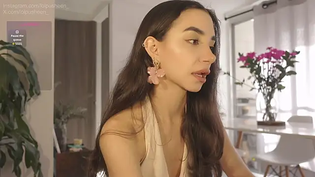 Snapshot of JulietteDee chatting on August 3, 2026, 9:41 pm JulietteDee online show from August 3, 2026, 9:41 pm