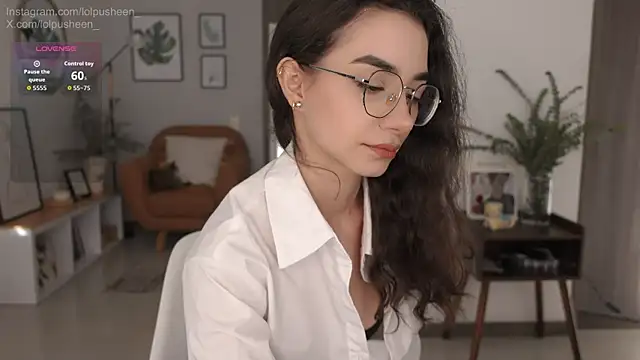 Snapshot of JulietteDee chatting on June 12, 2026, 9:45 pm JulietteDee online show from June 12, 2026, 9:45 pm