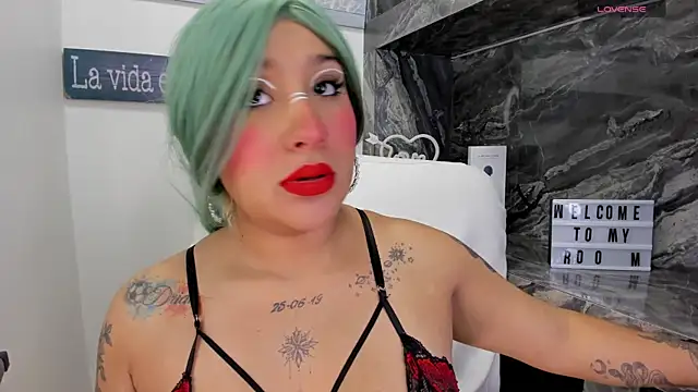 miss danika online show from December 5, 2025, 11:09 am