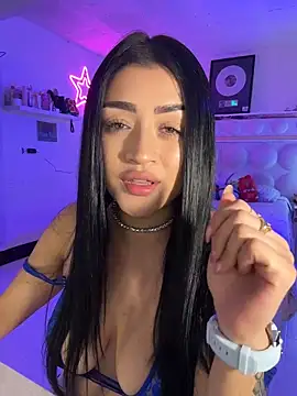 Snapshot of lucianaroy chatting on April 24, 2026, 3:41 am lucianaroy online show from April 24, 2026, 3:41 am