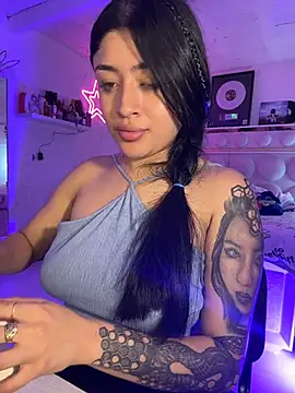 Snapshot of lucianaroy chatting on April 9, 2026, 11:22 pm lucianaroy online show from April 9, 2026, 11:22 pm