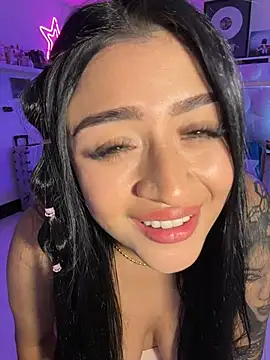 Snapshot of lucianaroy chatting on May 19, 2026, 11:34 pm lucianaroy online show from May 19, 2026, 11:34 pm