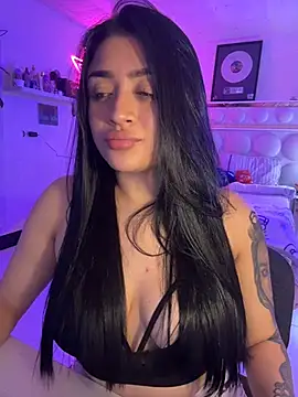 Snapshot of lucianaroy chatting on April 23, 2026, 5:36 am lucianaroy online show from April 23, 2026, 5:36 am