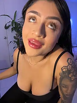 lucianaroy online show from November 20, 2025, 5:57 pm