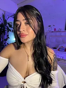Snapshot of lucianaroy chatting on April 5, 2026, 1:56 am lucianaroy online show from April 5, 2026, 1:56 am