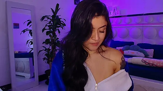 Snapshot of lucianaroy chatting on October 9, 2025, 5:35 pm lucianaroy online show from October 9, 2025, 5:35 pm