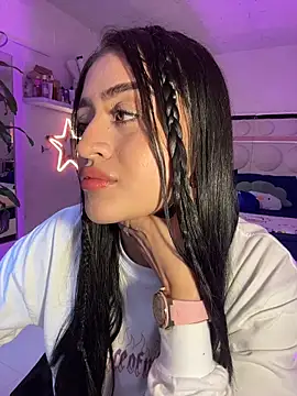 lucianaroy online show from February 23, 2026, 10:32 pm