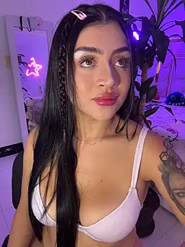 Snapshot of lucianaroy chatting on November 18, 2025, 4:49 am lucianaroy online show from November 18, 2025, 4:49 am