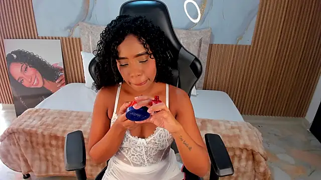 Snapshot of lia_16 chatting on July 28, 2026, 1:10 pm lia 16 online show from July 28, 2026, 1:10 pm