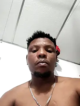 Snapshot of hugo3918_ chatting on November 3, 2025, 11:19 pm hugo3918 online show from November 3, 2025, 11:19 pm