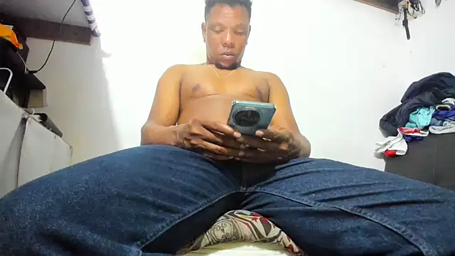 Snapshot of hugo3918_ chatting on November 24, 2025, 2:39 pm hugo3918 online show from November 24, 2025, 2:39 pm