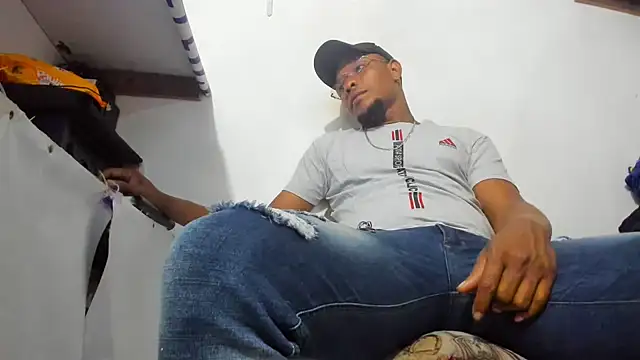 Snapshot of hugo3918_ chatting on November 22, 2025, 1:04 am hugo3918 online show from November 22, 2025, 1:04 am