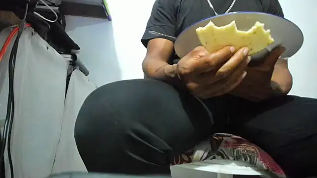 hugo3918  online show from March 13, 2026, 2:05 am