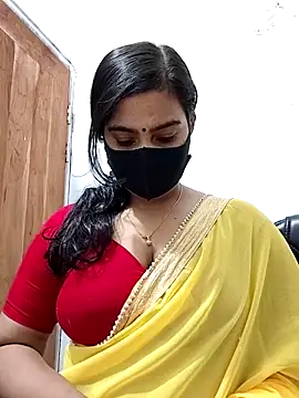 Snapshot of Ritusri_Dotta chatting on February 24, 2025, 11:09 pm Ritusri Dotta online show from February 24, 2025, 11:09 pm