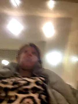 LikaCat online show from November 18, 2025, 3:43 am