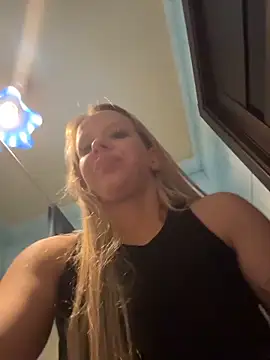 LikaCat online show from December 15, 2025, 3:34 am