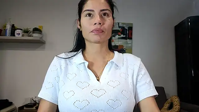 Snapshot of Alondra_fetish chatting on May 7, 2026, 3:11 am Alondra fetish online show from May 7, 2026, 3:11 am