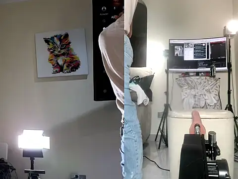 Snapshot of Alondra_fetish chatting on October 22, 2025, 3:28 am Alondra fetish online show from October 22, 2025, 3:28 am