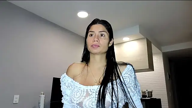 Snapshot of Alondra_fetish chatting on June 20, 2026, 1:21 am Alondra fetish online show from June 20, 2026, 1:21 am