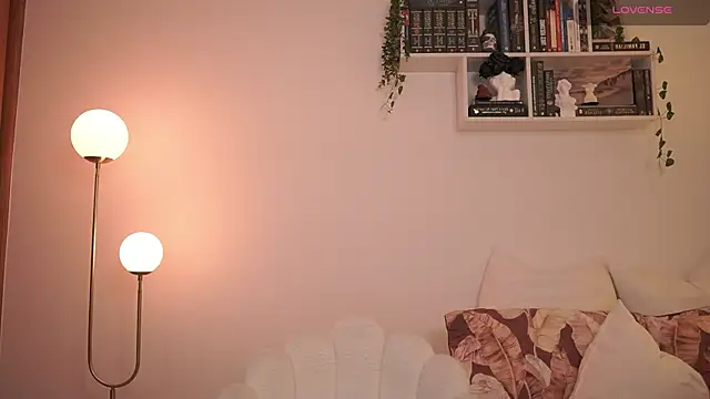 Snapshot of EmilyxRose_- chatting on February 9, 2025, 9:49 pm EmilyxRose - online show from February 9, 2025, 9:49 pm