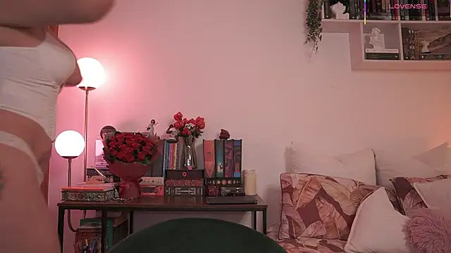 Snapshot of EmilyxRose_- chatting on November 30, 2025, 6:19 pm EmilyxRose - online show from November 30, 2025, 6:19 pm