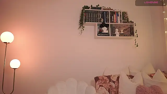 Snapshot of EmilyxRose_- chatting on February 7, 2025, 8:20 pm EmilyxRose - online show from February 7, 2025, 8:20 pm