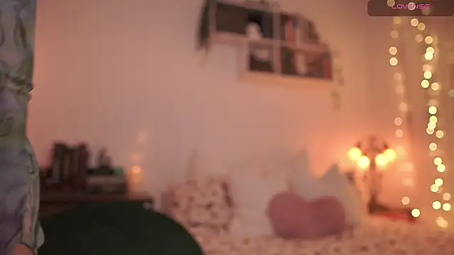 Snapshot of EmilyxRose_- chatting on March 20, 2025, 12:08 am EmilyxRose - online show from March 20, 2025, 12:08 am