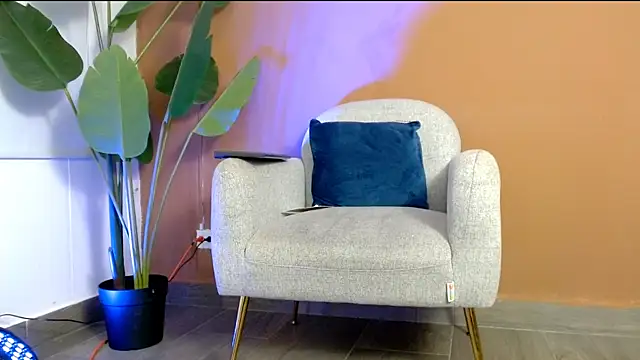 Snapshot of Sara_ow chatting on August 3, 2026, 9:20 pm Sara ow online show from August 3, 2026, 9:20 pm