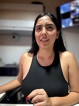 Snapshot of MarianaBenz chatting on April 14, 2026, 12:04 am MarianaBenz online show from April 14, 2026, 12:04 am