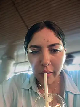 MarianaBenz online show from February 27, 2025, 3:26 pm