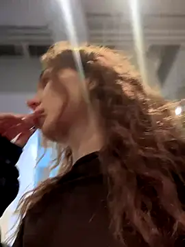 Snapshot of QuitieLia chatting on October 21, 2025, 8:14 am QuitieLia online show from October 21, 2025, 8:14 am