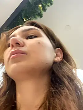 Snapshot of QuitieLia chatting on November 26, 2025, 8:25 am QuitieLia online show from November 26, 2025, 8:25 am