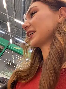 Snapshot of QuitieLia chatting on November 24, 2025, 8:14 am QuitieLia online show from November 24, 2025, 8:14 am