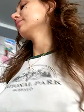 Snapshot of QuitieLia chatting on October 28, 2025, 8:24 am QuitieLia online show from October 28, 2025, 8:24 am