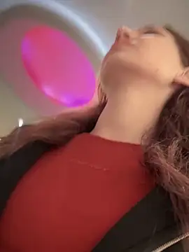 Snapshot of QuitieLia chatting on October 19, 2025, 8:28 am QuitieLia online show from October 19, 2025, 8:28 am