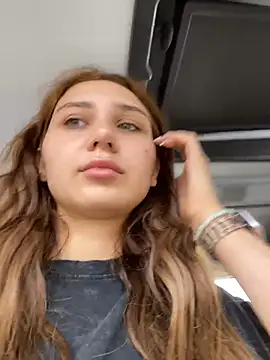 Snapshot of QuitieLia chatting on June 27, 2026, 8:20 am QuitieLia online show from June 27, 2026, 8:20 am