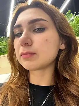 Snapshot of QuitieLia chatting on November 21, 2025, 3:33 pm QuitieLia online show from November 21, 2025, 3:33 pm