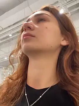 Snapshot of QuitieLia chatting on December 3, 2025, 8:25 am QuitieLia online show from December 3, 2025, 8:25 am