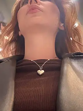 Snapshot of QuitieLia chatting on November 19, 2025, 8:14 am QuitieLia online show from November 19, 2025, 8:14 am