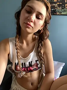Snapshot of QuitieLia chatting on June 24, 2026, 7:18 am QuitieLia online show from June 24, 2026, 7:18 am