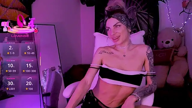 Snapshot of LusciousAlice chatting on April 7, 2026, 12:34 am LusciousAlice online show from April 7, 2026, 12:34 am