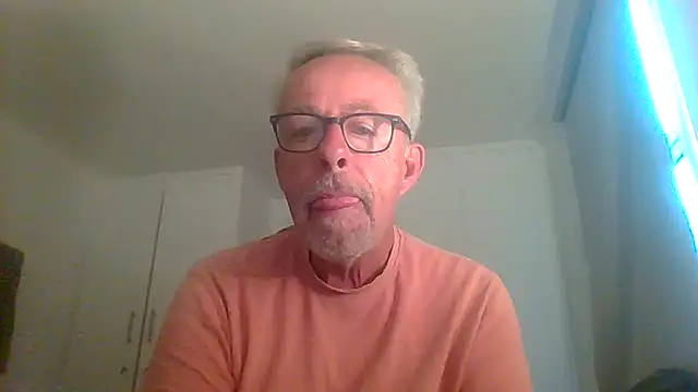 Snapshot of tuggy59 chatting on September 21, 2025, 4:50 am tuggy59 online show from September 21, 2025, 4:50 am