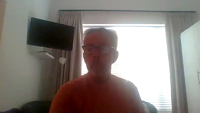 Snapshot of tuggy59 chatting on October 9, 2025, 6:47 am tuggy59 online show from October 9, 2025, 6:47 am