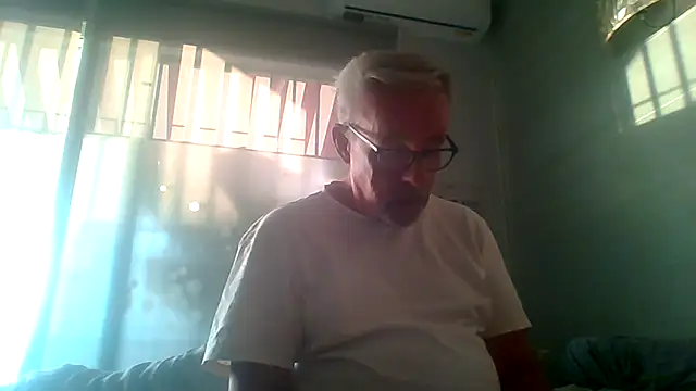 Snapshot of tuggy59 chatting on November 1, 2025, 7:13 am tuggy59 online show from November 1, 2025, 7:13 am