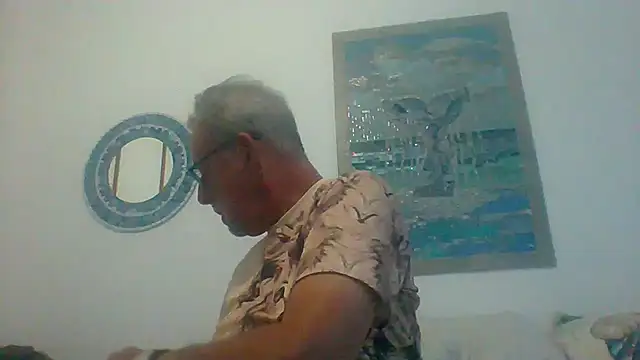 Snapshot of tuggy59 chatting on September 25, 2025, 4:40 am tuggy59 online show from September 25, 2025, 4:40 am