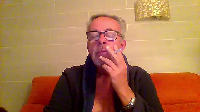 Snapshot of tuggy59 chatting on December 14, 2025, 4:29 am tuggy59 online show from December 14, 2025, 4:29 am