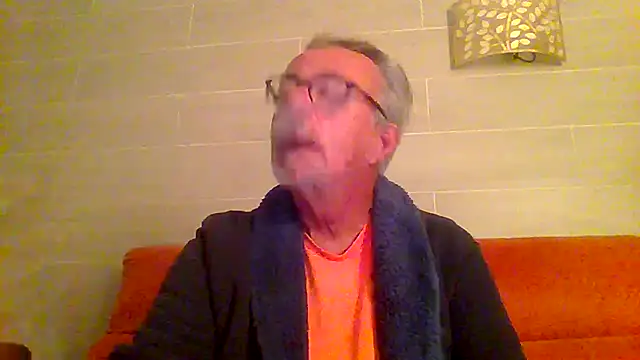 Snapshot of tuggy59 chatting on December 2, 2025, 5:20 am tuggy59 online show from December 2, 2025, 5:20 am