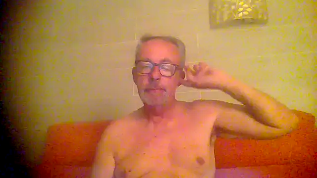 Snapshot of tuggy59 chatting on October 21, 2025, 4:56 am tuggy59 online show from October 21, 2025, 4:56 am