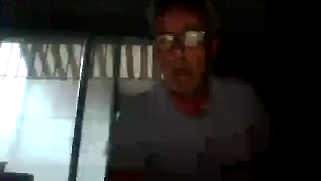 Snapshot of tuggy59 chatting on November 14, 2025, 7:01 am tuggy59 online show from November 14, 2025, 7:01 am