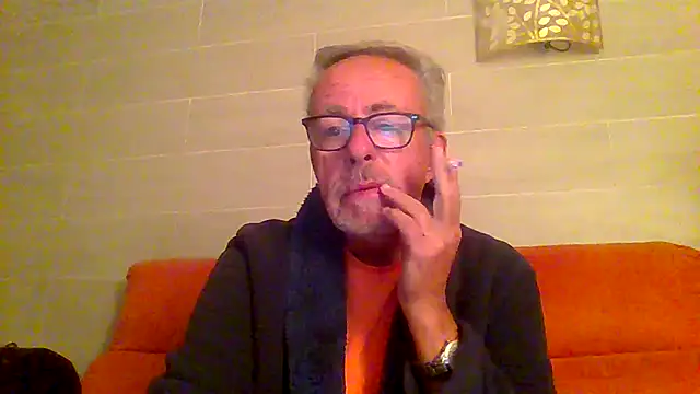 Snapshot of tuggy59 chatting on December 3, 2025, 5:30 am tuggy59 online show from December 3, 2025, 5:30 am